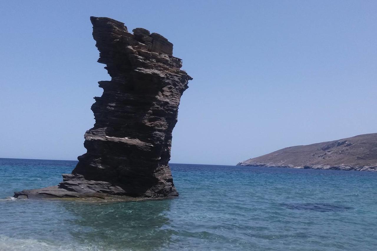 "Aura" Apt In Stone Tower 1690 • Andros Aidonia  Exterior foto